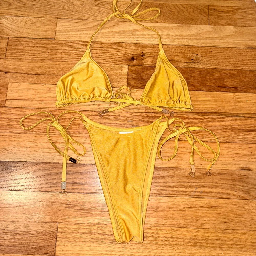 De Rococo String Bikini Set